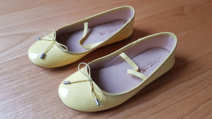 Zara светло желтые кожаные туфли, размер 31