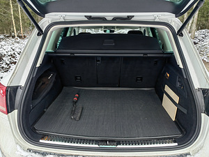 Volkswagen Touareg (5 foto / 11)