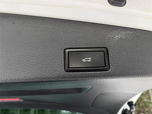 Volkswagen Touareg (6 foto / 11)