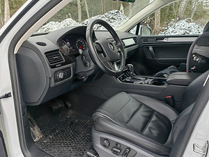 Volkswagen Touareg (7 foto / 11)