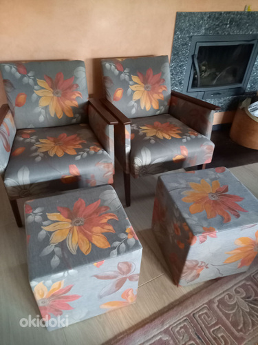 Retro tugitoolid kahe tumbaga