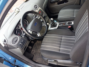 Ford Focus (4 foto / 5)