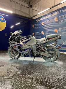 Gsx r 750 (3 foto / 6)