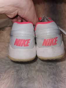 Кроссовки Nike 35.5 (2 фото из 3)