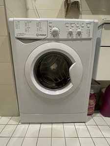 Стиральная машина Indesit (1 фото из 4)