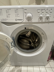Стиральная машина Indesit (2 фото из 4)