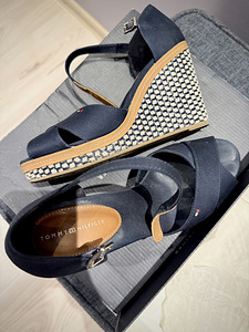 Tommy Hilfiger sandaalid (2 foto / 3)