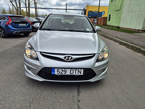 Авто в аренду / Аренда авто / (3 фото из 10)