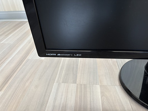 BenQ monitor 27" (2 foto / 3)
