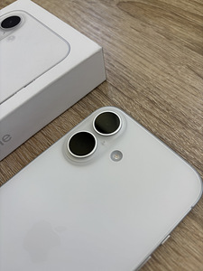 Apple Iphone 16 128gb White (7 foto / 7)