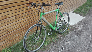 Urban stiilis 26" linna jalgratas 56cm, kitsad kummid, alarm (2 foto / 6)