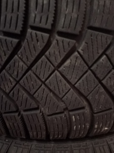 Pirelli ICE ZERO FR 205/60 R16 (7mm) (2 foto / 7)