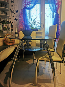 Köögiks must klaaslaud (3 foto / 3)
