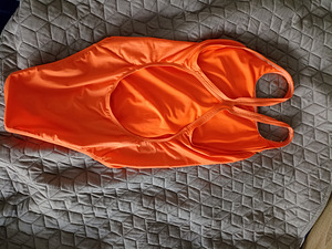 Adidas ujumistrikoo naistele suurus 42 (2 foto / 5)