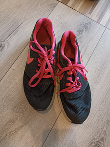 Nike tossud tüdrukule suurus 35.5 (2 foto / 3)