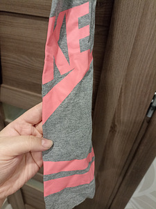 Nike retuusid tüdrukule suurus 146-157 (5 foto / 6)