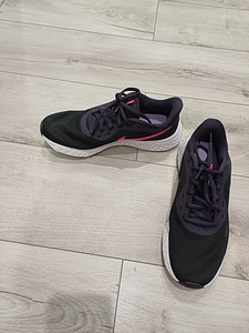Nike uued tossud naistele suurus 41 (5 foto / 8)