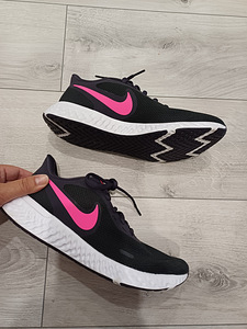 Nike uued tossud naistele suurus 41 (6 foto / 8)