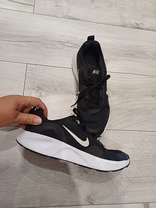 Nike korralikud tossud naistele suurus 40 (1 foto / 8)