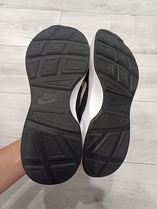 Nike korralikud tossud naistele suurus 40 (6 foto / 8)