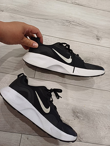 Nike korralikud tossud naistele suurus 40 (7 foto / 8)