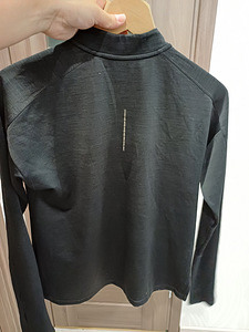 Nike korralik dressipusa naistele suurus S (4 foto / 6)