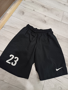 Nike lühikesed püksid meestele suurus M (1 foto / 5)