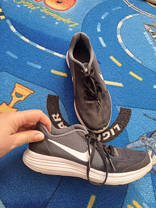 Nike tossud poisile suurus 37.5 (5 foto / 6)