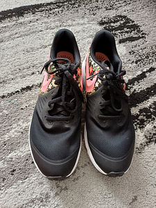 Nike nagu uued tossud naistele suurus 38 (3 foto / 8)