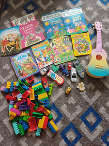 Книги и игрушки для мальчика цена все вместе