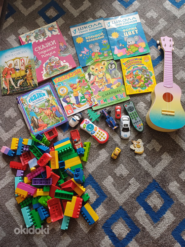 Книги и игрушки для мальчика цена все вместе (фото #1)