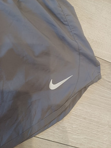 Nike lühikesed püksid naistele suurus L (4 foto / 6)