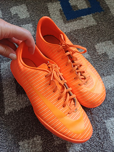 Nike jalgpalli puutsad poiste suurus 38 (2 foto / 6)