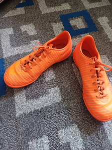 Nike jalgpalli puutsad poiste suurus 38 (4 foto / 6)