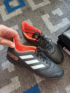 Adidas jalgpalli puutsad poisile suurus 38 (2 foto / 8)