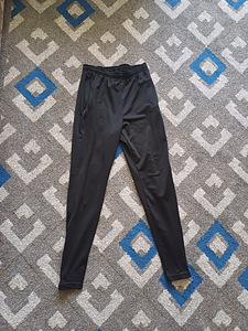 Nike dressipüksid poisile 158-170 (1 foto / 6)