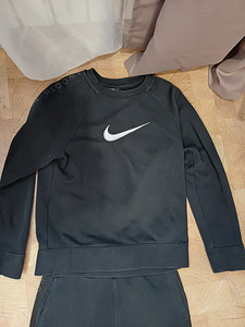 Nike dressikomplekt poisile 137-147 (2 foto / 10)