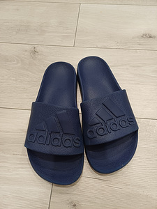 Adidas plätud poisile suurus 36-37 (1 foto / 5)