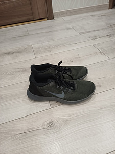 Nike tossud naistele suurus 41 (1 foto / 5)