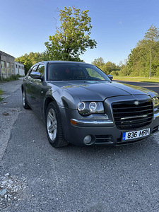 Chrysler 300C 3.0 CRD (2 foto / 12)