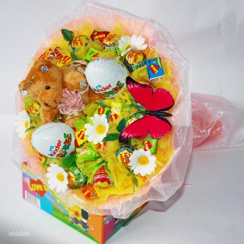 Детские букеты из конфет с игрушками (фото #2)