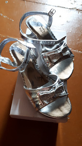 Босоножки (1 фото из 3)