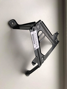 BMW F10/F11 kronstein uus 9215494 (2 foto / 2)