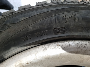 BMW 17" veljed koos Nokian Hakkapelliita 4 rehvidega (4 foto / 8)