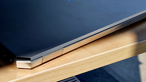 HP EliteBook 1050 G1 UHD 4K 32GB 1TB SSD (4 foto / 8)