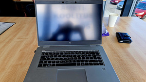 HP EliteBook 1050 G1 UHD 4K 32GB 1TB SSD (5 foto / 8)