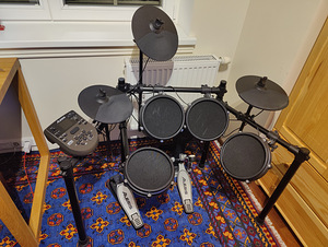 Elektroonilised trummid Alesis Nitro Mesh Kit (1 foto / 1)