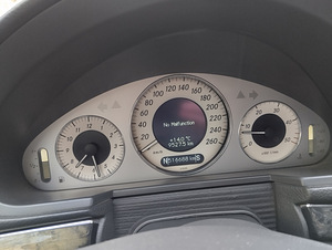 Mercedes-Benz E320cdi (13 foto / 14)