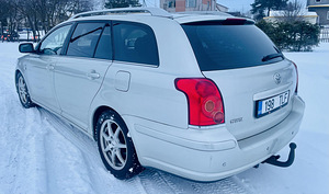 Toyota avensis (5 foto / 7)