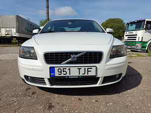 VOLVO S 40 2007 года (8 фото из 15)